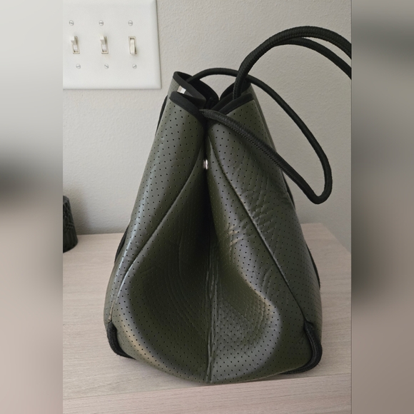 HAUTE SHORE | Neoprene Green Tote Bag & Wrislet Bundle - Picture 2 of 9